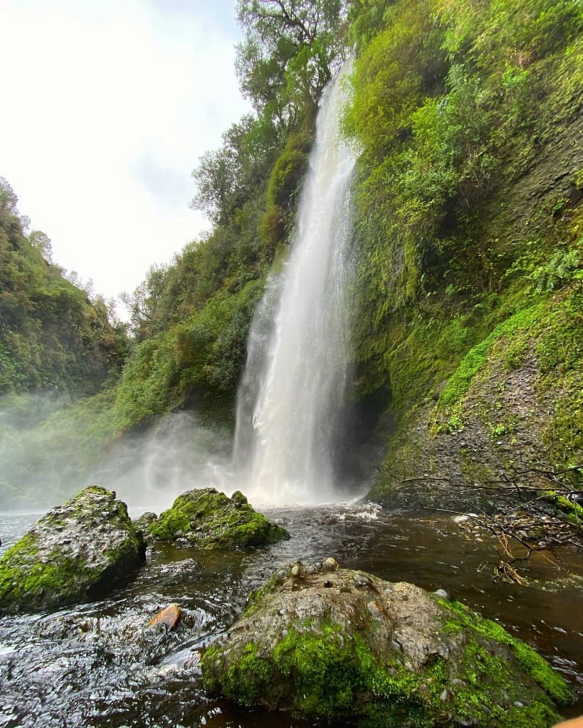Salto de agua Cascada de Tocoihue