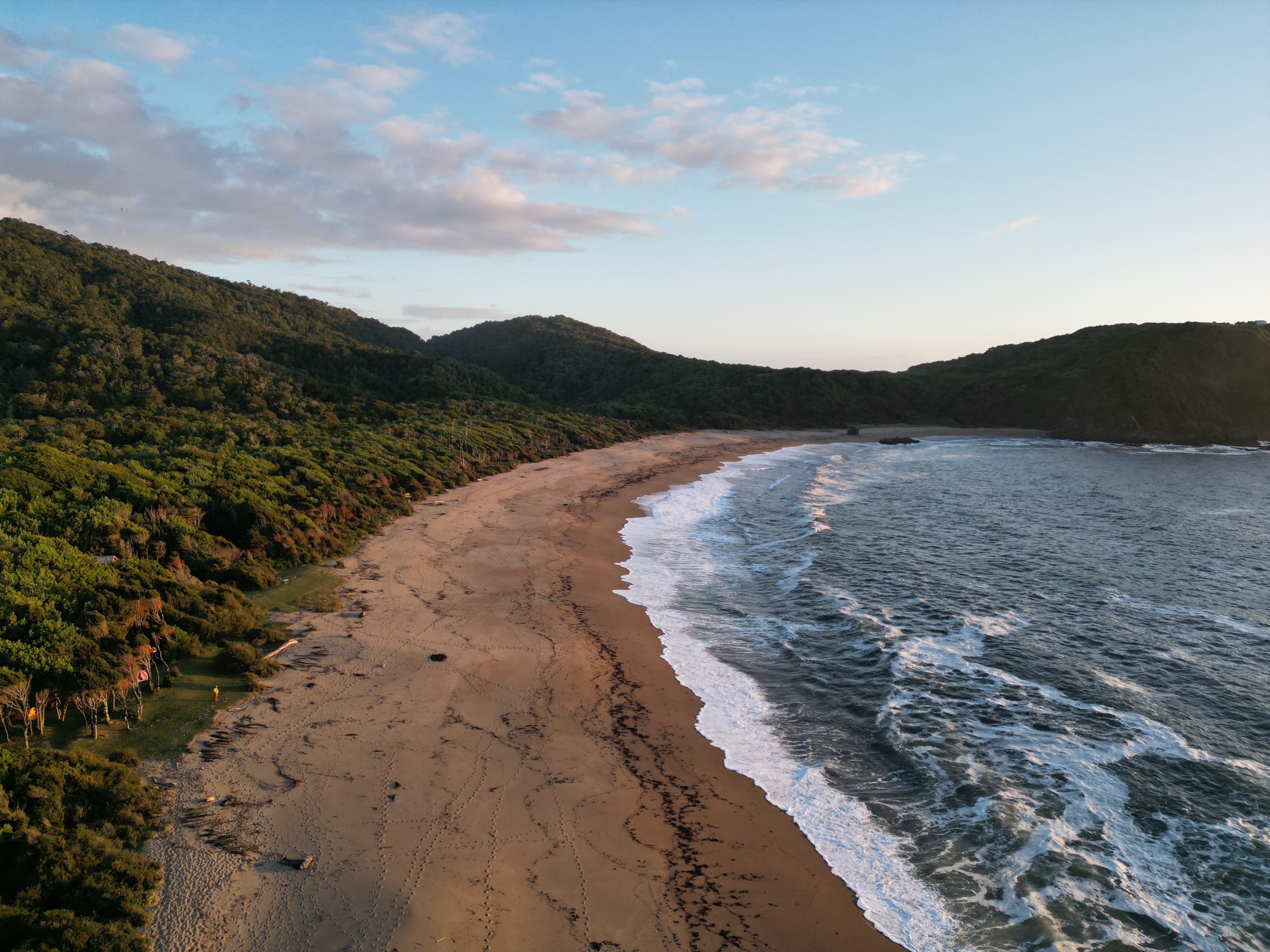 Vista panorámica aérea de la bahía de Cole Cole