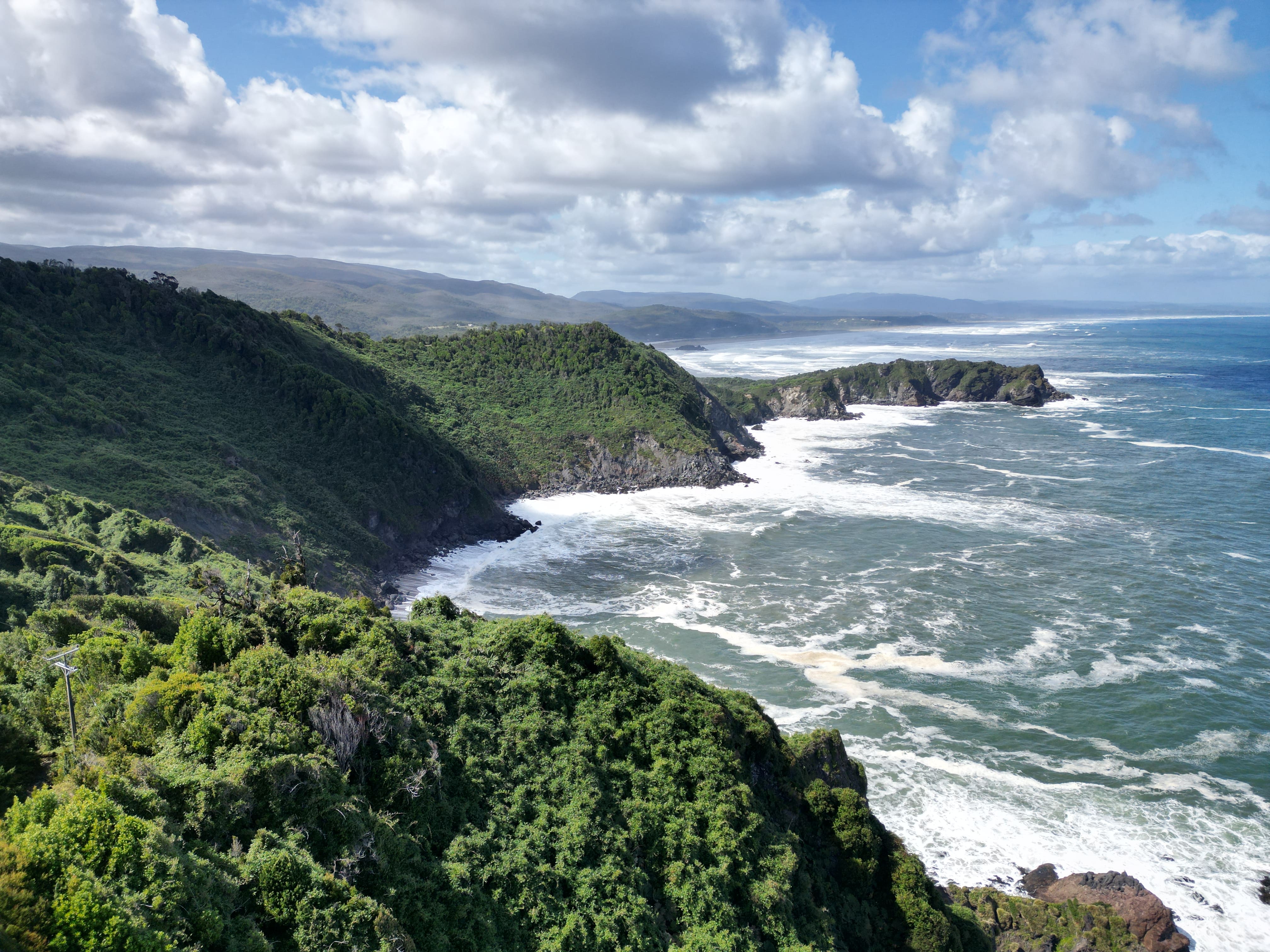 Vista de los acantilados y costa del Océano Pacífico