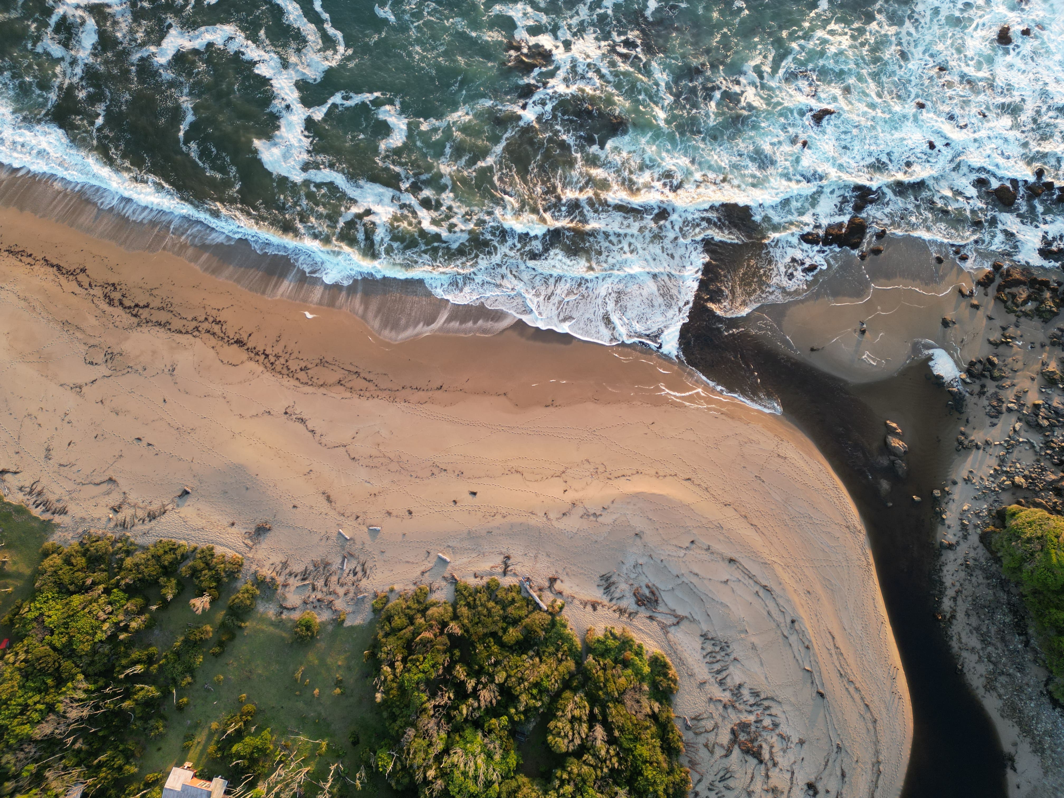 Vista aérea cenital de la playa Cole Cole