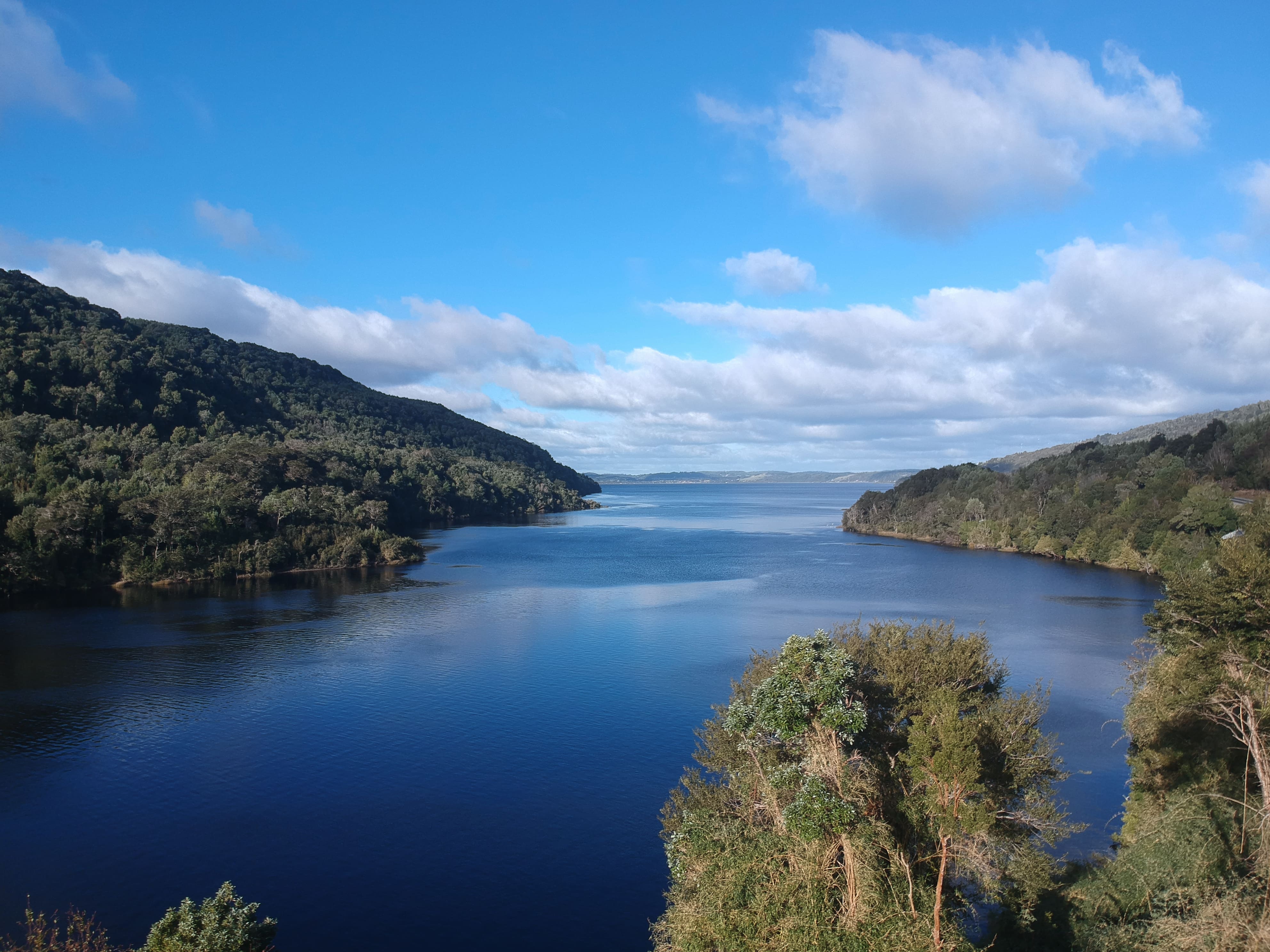 Panorama del Lago Huillinco y Cucao